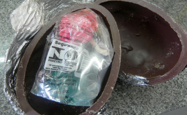 Muitos ovos de Páscoa são comercializados com brinquedos e é fundamental que na embalagem contenha a informação da certificação no âmbito do Sistema Brasileiro de Avaliação da Conformidade