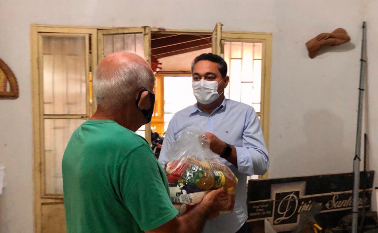 Cestas foram entregues à Associação dos Artistas Visuais do Tocantins (Avisto) pelo presidente Jairo Mariano