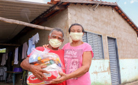 Governo do Tocantins entrega cerca de 200 toneladas de alimentos e atende mais de 10 mil famílias no Estado