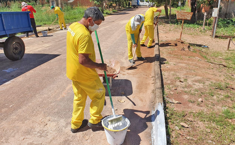 Com o Reeduca Tocantins custodiados trabalham na pintura de meios-fios no Município de Abreulândia