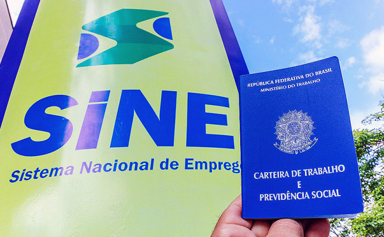 São mais de 300 vagas diárias disponíveis no painel do Sine