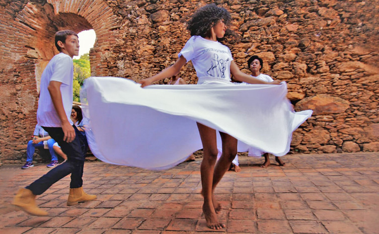 Grupo de Suça Tia Benvinda mantém viva dança das senzalas