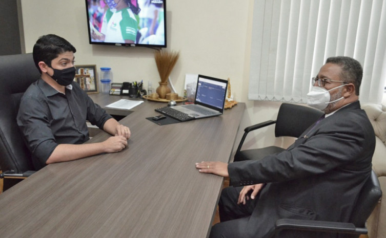 Secretário Tom Lyra e prefeito Celso Morais discutem ações para fortalecer o desenvolvimento econômico da cidade