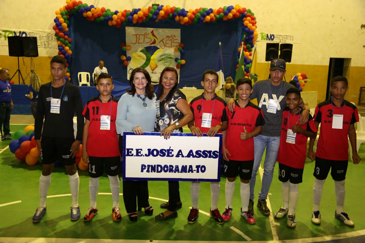 Estudantes do Colégio Doutor Pedro Ludovico Teixeira participam de