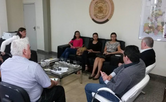 Secretário do Planejamento recebe acadêmicas do curso de Gestão Pública
