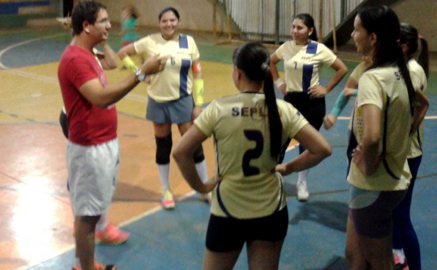 Foto Elcio Dias. Equipe de Vôlei Feminino da Seplan durante treino.jpg