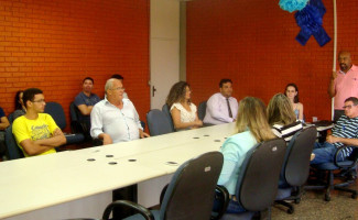 Campanha novembro azul alerta sobre maior atenção à saúde do homem