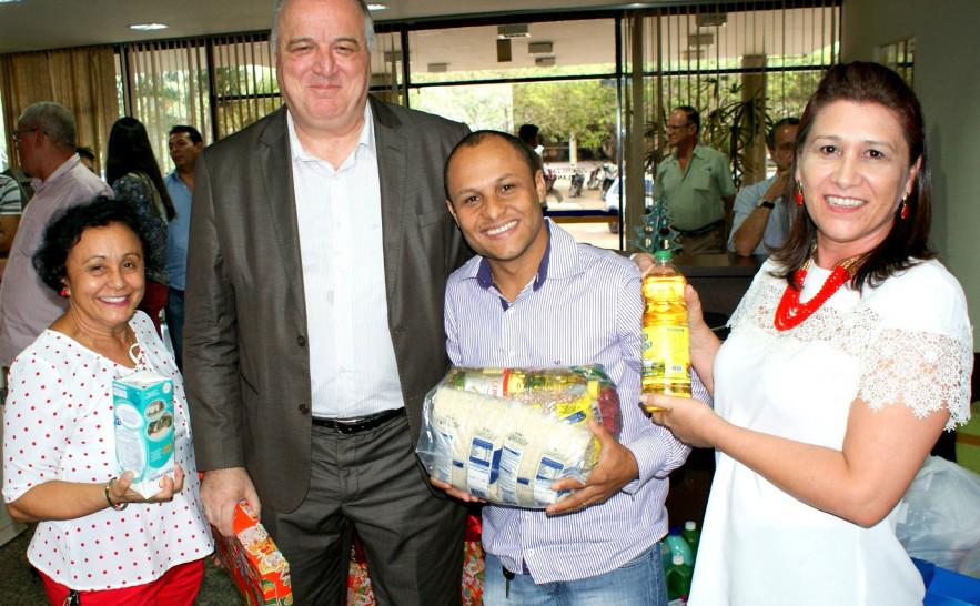 Foto Elcio Dias. Entrega de doações secretário David Torres.JPG