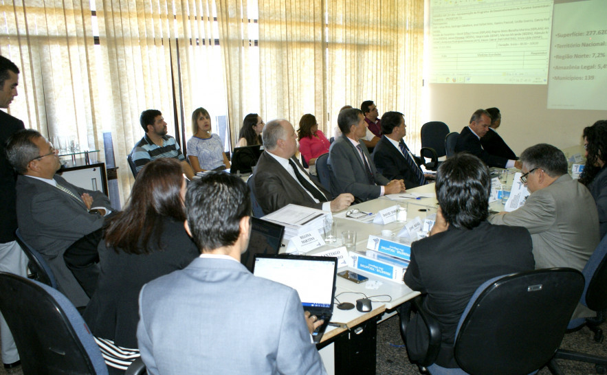 Executivos do Banco do Desenvolvimento em reunião na Seplan. Foto Elcio Dias.JPG