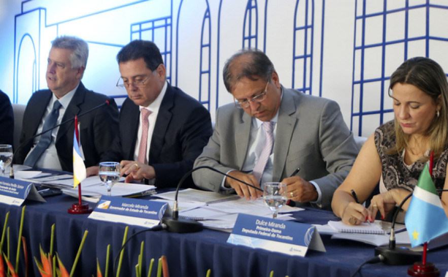 Governadores do Brasil Central assinam protocolo para o combate crime organizado.jpg