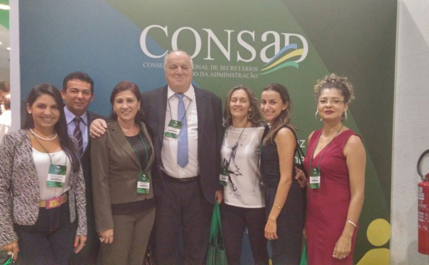Secretário do Planejamento David Torres e equipe de técnica participam do IX Consad.jpg