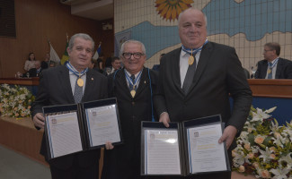 TCE presta homenagens a personalidades que ajudaram a construir o TO