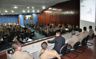 Secretário da Fazenda palestra sobre limite financeiro do Estado em evento de gestores da Polícia Militar do Tocantins