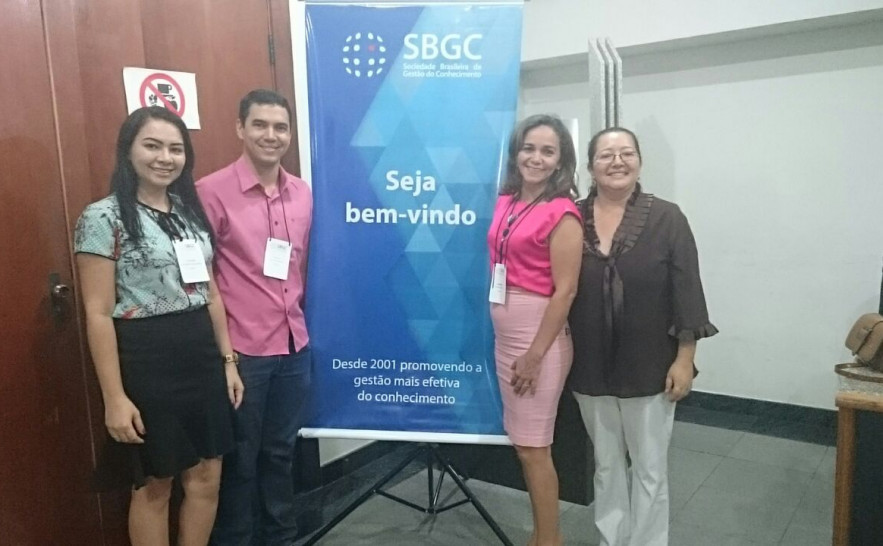 25.Equipe participa de Congresso.jpg