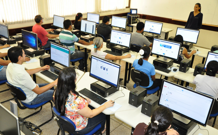 Egefaz implanta laboratório de informática