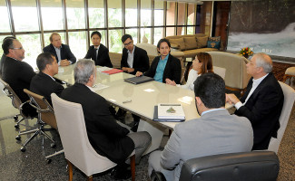 Mauro Carlesse e técnicos do Banco Mundial discutem ações do PDRIS