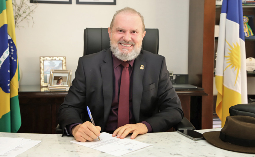 Boneco Gov Carlesse-Carlos Eller-Governo do Tocantins (3).jpg