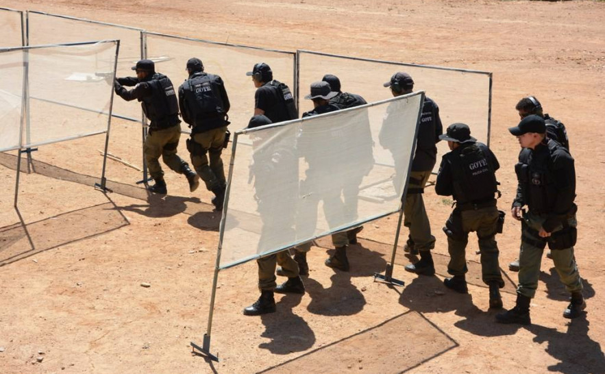 Foto 2 - Agentes do GOTE participam de treinamento de tiro, granada e explosivos - Autor Dennis Tavares.JPG