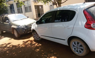 Polícia Civil apreende dois carros roubados, na Capital