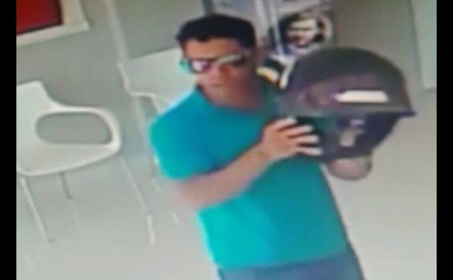 Imagem de suspeito de roubo captada por câmera de segurança