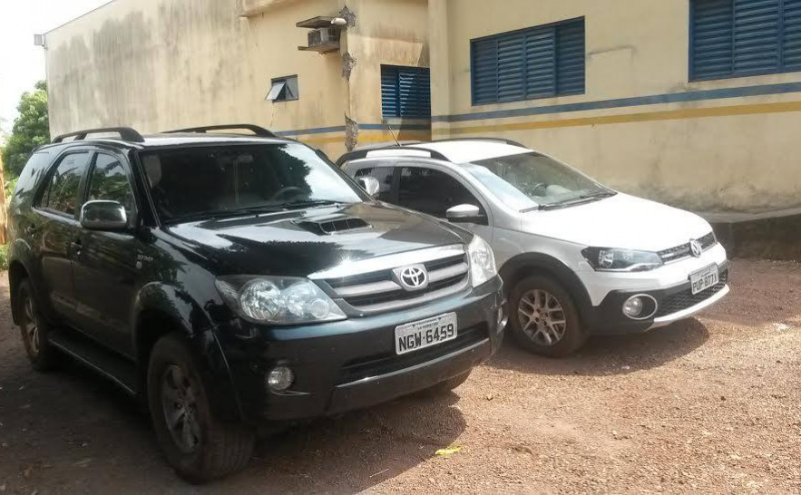 Saveiro e Hilux roubados são apreendidos em posse de Ivaildo.jpg