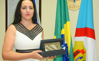 Policial civil recebe prêmio por projeto desenvolvido com detentas de Pedro Afonso