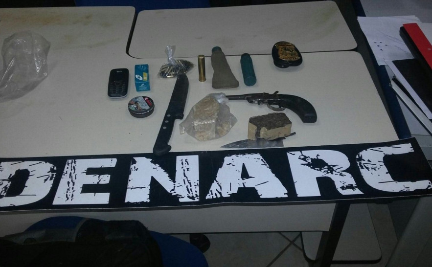 Drogas, armas e demais objetos apreendidos pela Denarc