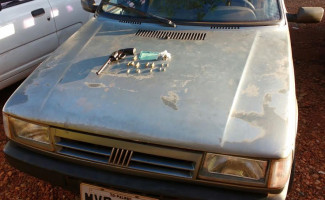 Operação policial apreende carro roubado, arma e munições no jardim Aureny II
