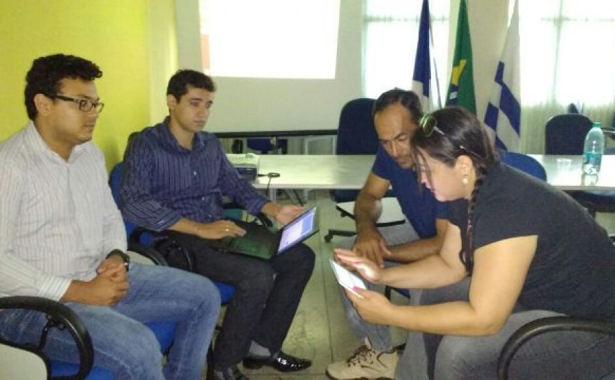 Peritos da Polícia Científica e Pesquisadores da UFT reunidos para avaliação do aplicativo e-Perícia