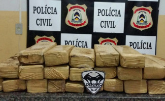 Mulher é presa por agentes da Denarc transportando 20 quilos de maconha em mala