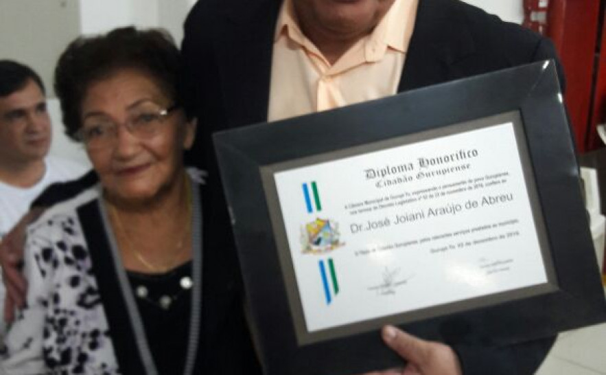 Delegado José Joiani com sua mãe 