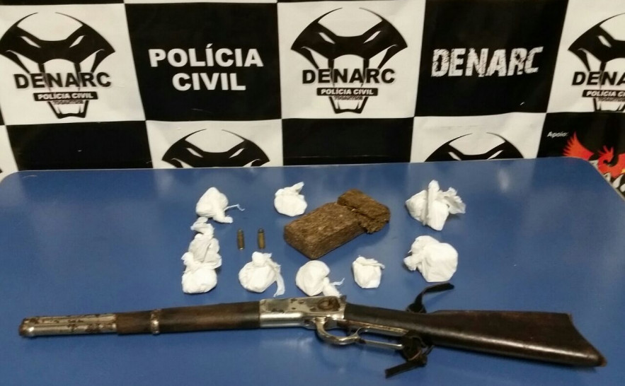 Drogas e arma de fogo apreendidas pela Denarc
