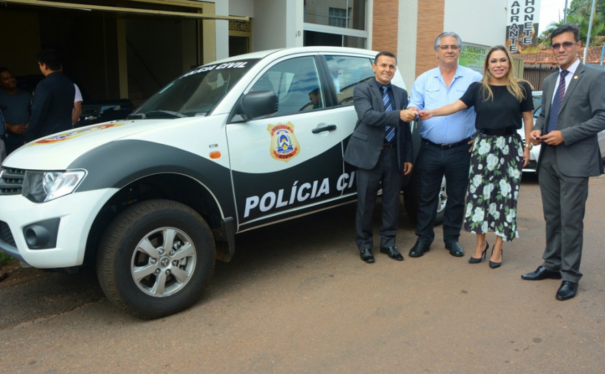A entrega do veículo aconteceu na sede da 6ª DRPC