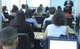 Delegado de Polícia Civil ministra curso sobre drogas ilícitas a magistrados do Tocantins