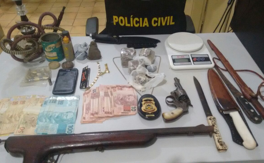 Drogas,armas e dinheiro apreendidos pela Polícia Civil em Alvorada 