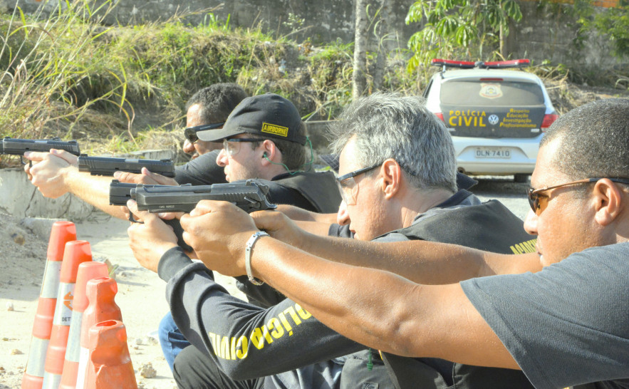 O curso teórico e prático tem o objetivo de capacitar e aperfeiçoar os conhecimentos intelectuais e operacionais de policiais civis do interior do Estado