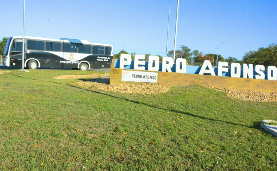 Através de um convênio com o Ministério da Justiça, é disponibilizado um micro-ônibus adaptado para sala de aula e outro para consultório de atendimento.