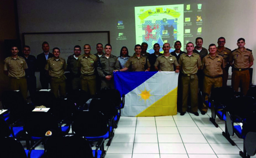 Durante as capacitações, os militares discutem sobre a operacionalidade do policiamento comunitário e a aplicação do sistema KOBAN no Brasil