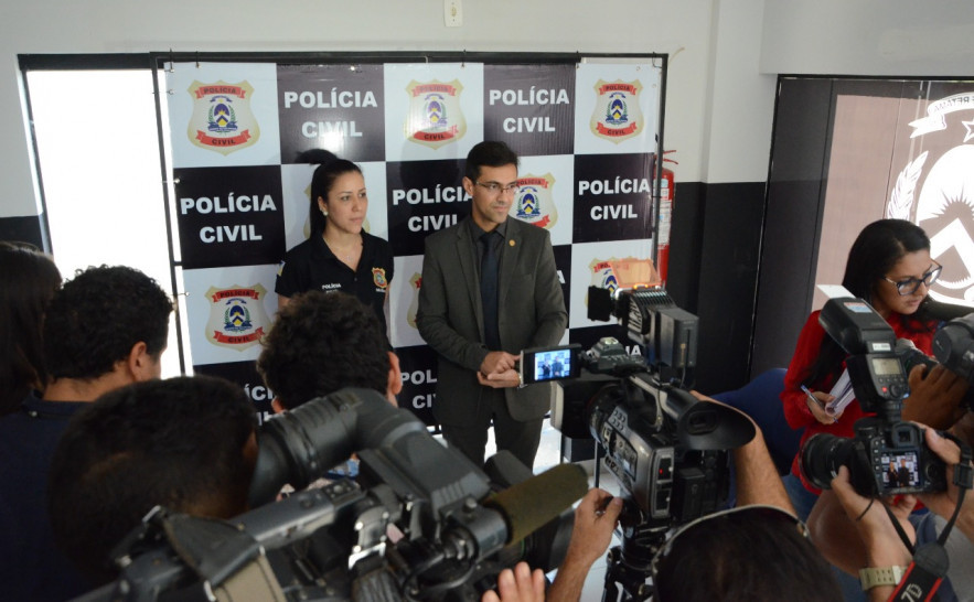 Delegado-Geral da Polícia Civil e Delegada da DRCC, Milena Lima concedem entrevista coletiva em Palmas 