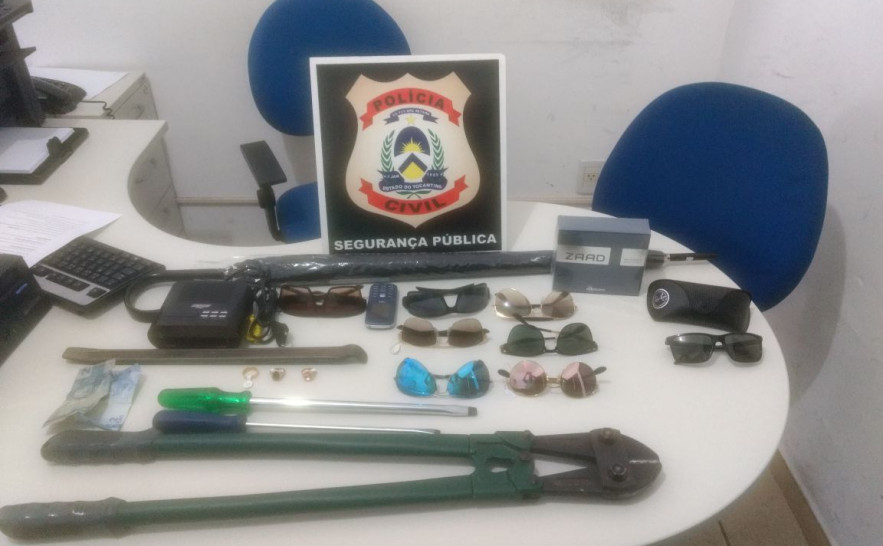 Mercadorias furtadas e recuperadas e utensílios usados pelos suspeitos nos arrombamentos 