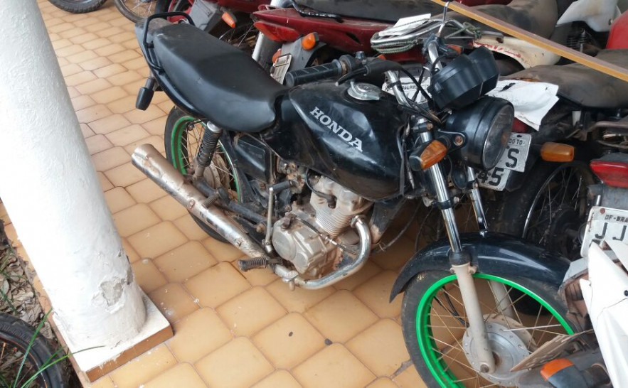 Motocicleta apreendida pela Polícia Civil em Paraíso