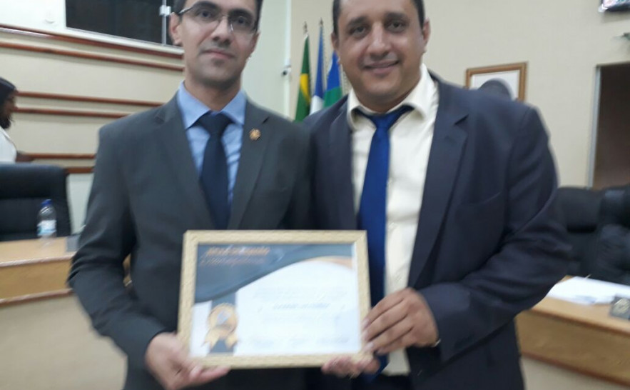 Delegado-geral, Claudemir Luiz Ferreira recebe homenagem proposta pelo vereador Weberly  de Souza Marques 