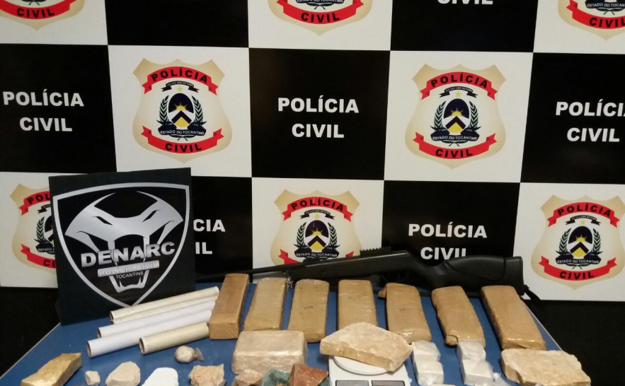 Drogas e arma de fogo são apreendidos pela DENARC durante a operação elétron