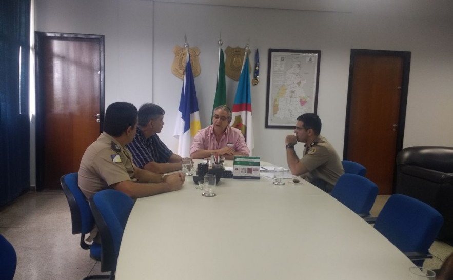 Secretário da SSP se reúne com membros da Polícia Comunitária e presidente do Conseg de Miracema 
