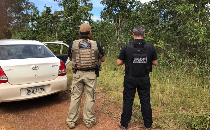 Policiais civis da DHPP Palmas diligenciam em busca de corpo de vítima de homicídio