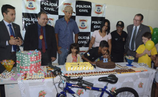 Polícia Civil realiza Operação Feliz Aniversário e homenageia criança da Capital