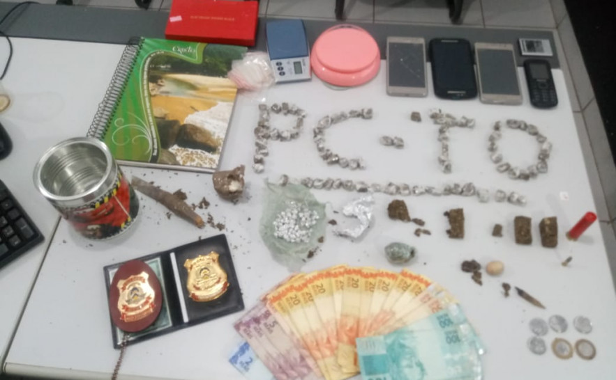 Drogas e dinheiro apreendidos pela Polícia Civil com suspeitos de tráfico em Conceição 