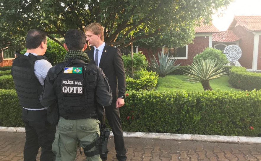 Polícia Civil cumpre mandados de busca e apreensão na Câmara Municipal de Augustinópolis na Operação Perfídia