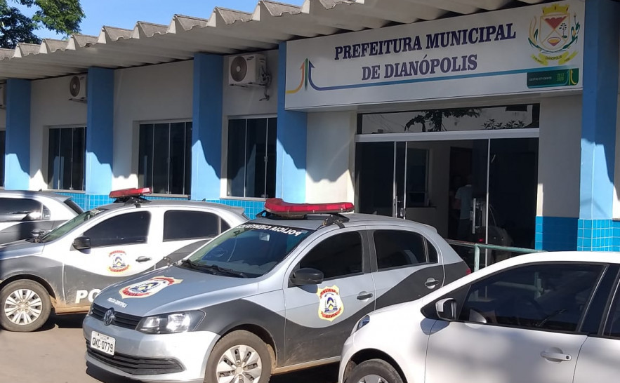 Mandados foram cumpridos em secretarias municipais..jpeg