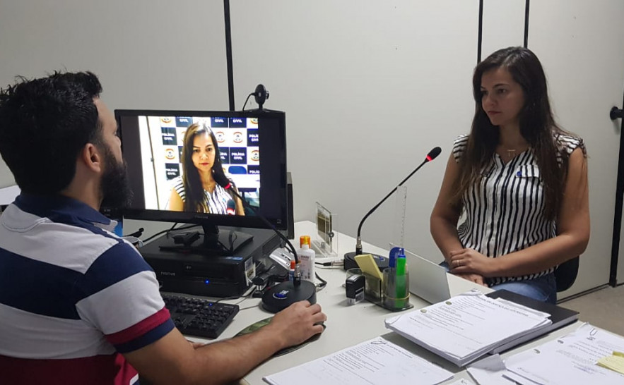 Delegado de Polícia Civil simula colheita de depoimento com uso de recursos audiovisuais 